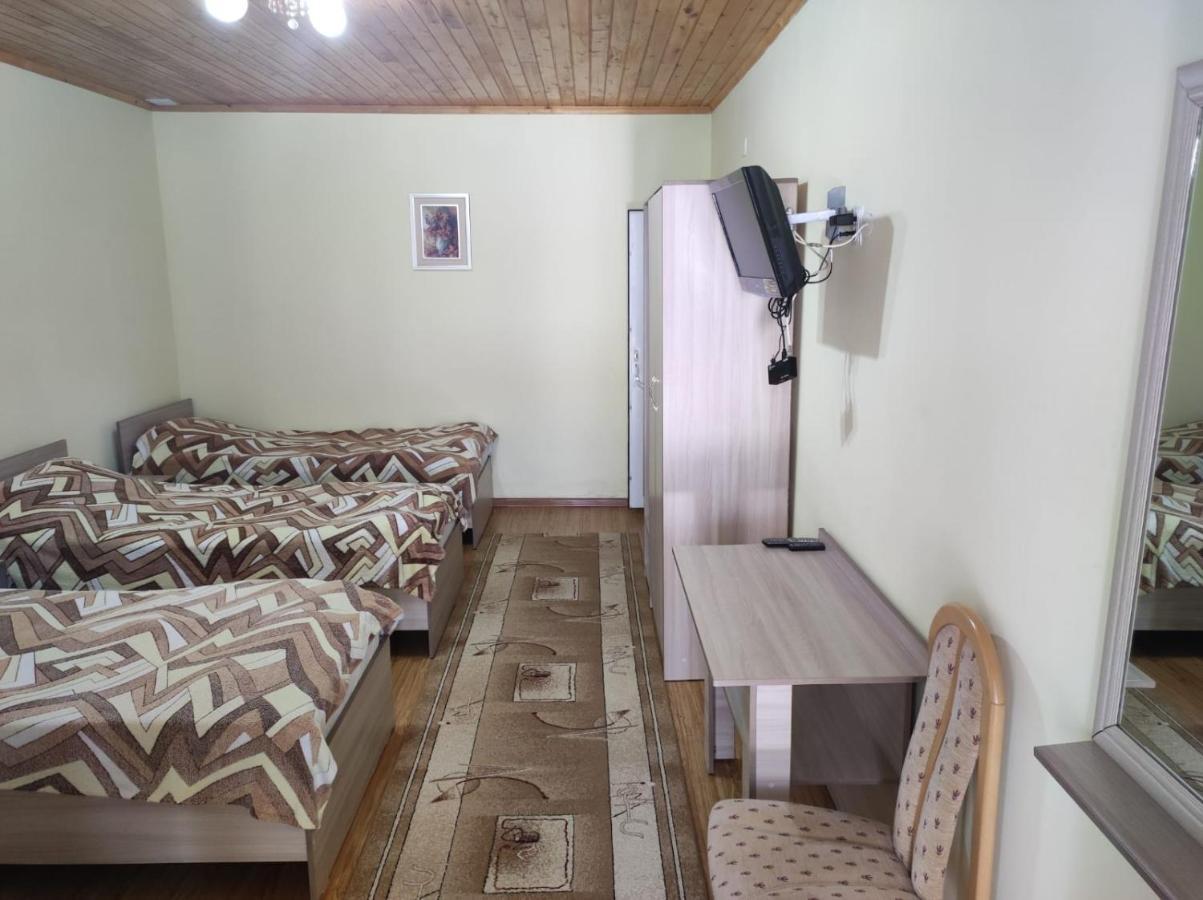 В Гостях На Иссык-Куле Hotel Cholpon-Ata Ngoại thất bức ảnh